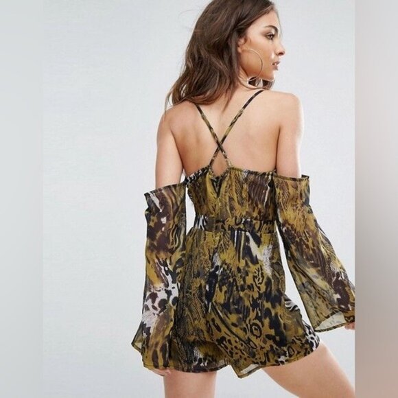 PrettyLittle Strappy Romper - Green Printed / US 4 NEW - Picture 2 of 5